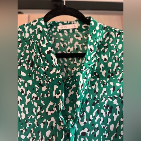 LIKE NEW La Ven Leopard Tie Neck Blouse - Picture 7 of 7